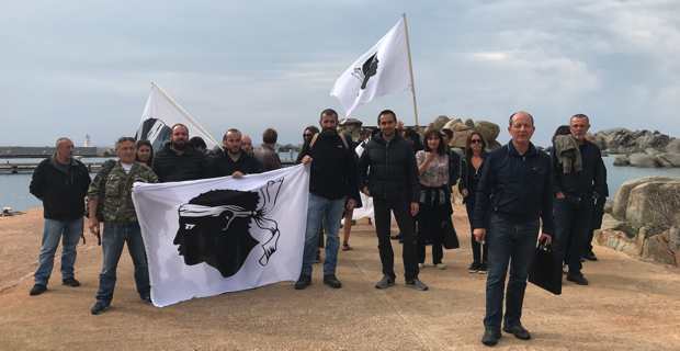 Débarquement sur l'île de Cavaddu/Cavallo.