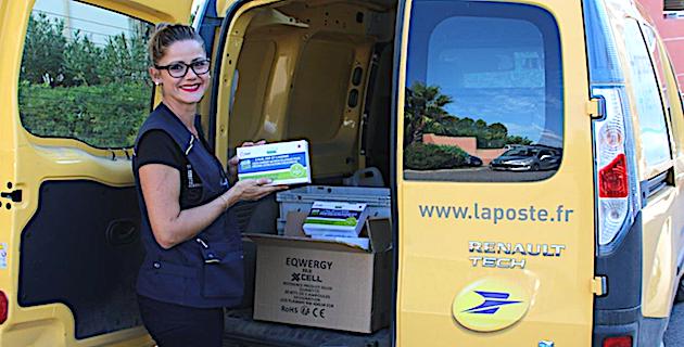 La Poste assure la remise en main propre du pack à chaque locataire et le glisse dans la boite à lettre en cas d’absence.