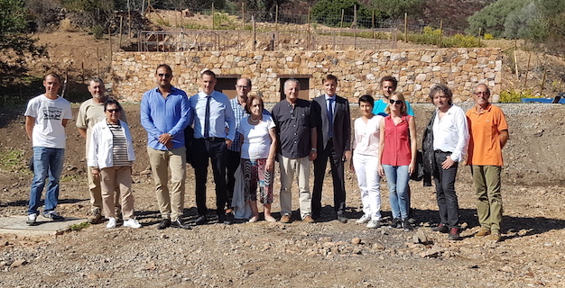 François Alfonsi, le maire d'Osani, les membres du conseil municipal, Gilles Simeoni, président du Conseil exécutif,  Jean-Philippe Legueult, directeur de cabinet du préfet, Fabienne Giovannini, présidente de l'AUE