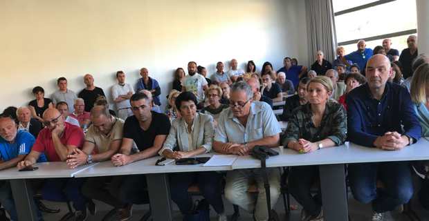 François Alfonsi, entouré de Fabienne Giovannini, Nadine Nivaggioni, Antonia Luciani et d’une centaine de militants.