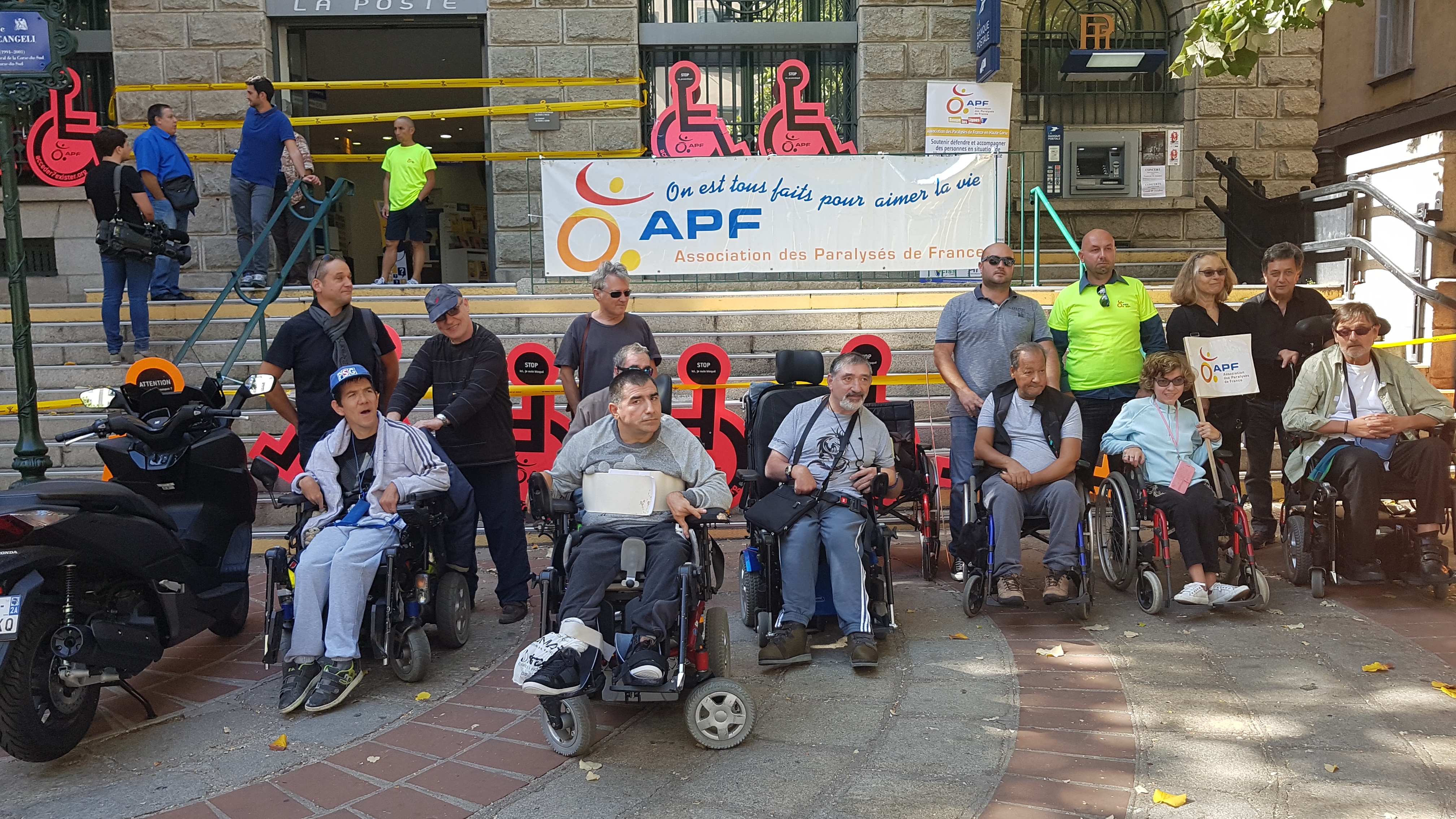 Journée mondiale du handicap : L’APF mène une action contre l’inaccessibilité de la poste centrale d’Ajaccio 