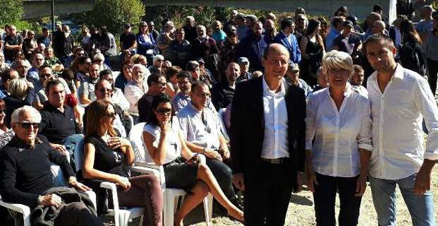 Le tandem Paul-Félix Benedetti/Jean-Baptiste Arena, accompagné de Brigitte Artily, numéro 2 de la liste, et entouré de près de 300 militants.