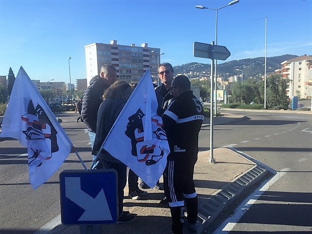Les trois grandes surfaces Carrefour fermées à Ajaccio : Les délégués syndicaux poursuivis en justice