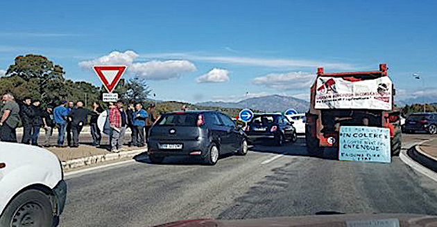 Les agriculteurs se sont mobilisés vendredi à Ajaccio et Bastia