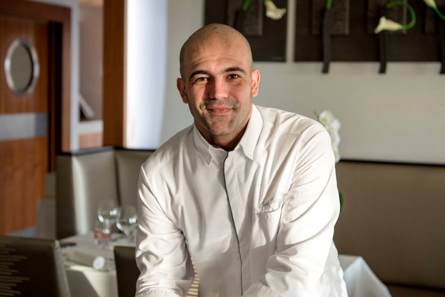 Loris Cornacchia, chef cuisinier de l'hôtel-restaurant"Chez Charles" à Lumio distingué