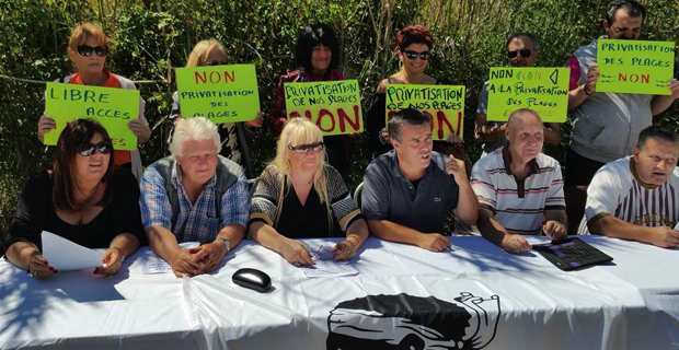 Jean-François Baccarelli, chef de file de la liste écologiste et protection animale « A voce di a natura corsa » et ses colistiers.