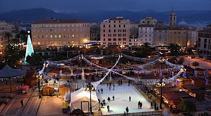 Ajaccio se pare de la magie de la magie de Noël