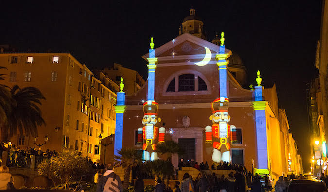 Ajaccio se pare de la magie de la magie de Noël