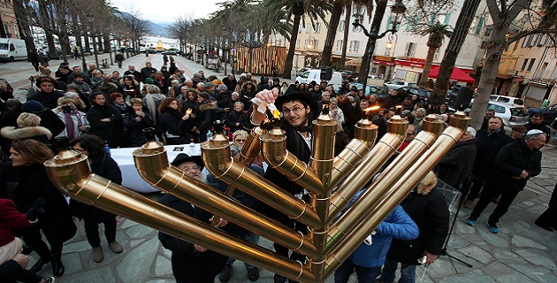 Hanouka, fête des lumières porteuse de paix, célébrée à Ajaccio