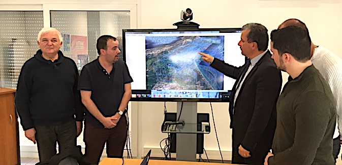 François Tatti, président de la CAB, et les techniciens de la société "Action, Air, Environnement" ont détaillé jeudi l'opération réalisée mercredi soir