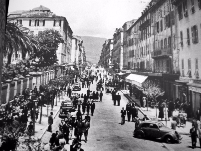 U passe e veni sur le Cours Napoléon