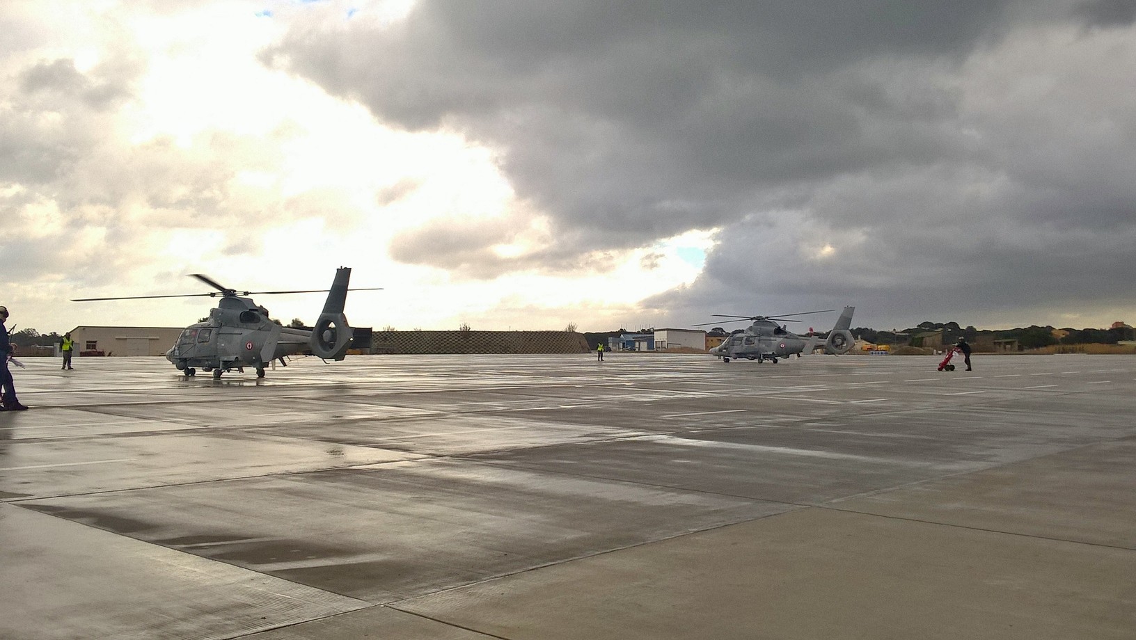 Le decollage des 2 Panther de Hyères transportant l'EEI (copyright Marine Nationale)