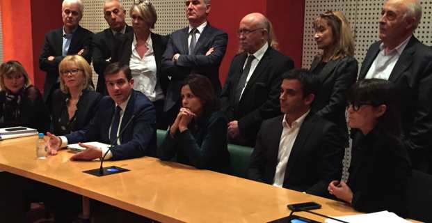 Les deux groupes de droite en conférence de presse après le clash.