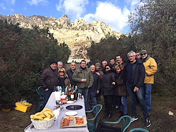 Sant’Antone di u monte in Aiacciu : Le vent n’a pas découragé les fidèles