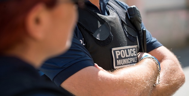 Les caméras vidéo mobiles sont portées par les agents sur le devant de leur gilet pare balles (Photo Ville d'Ajaccio).