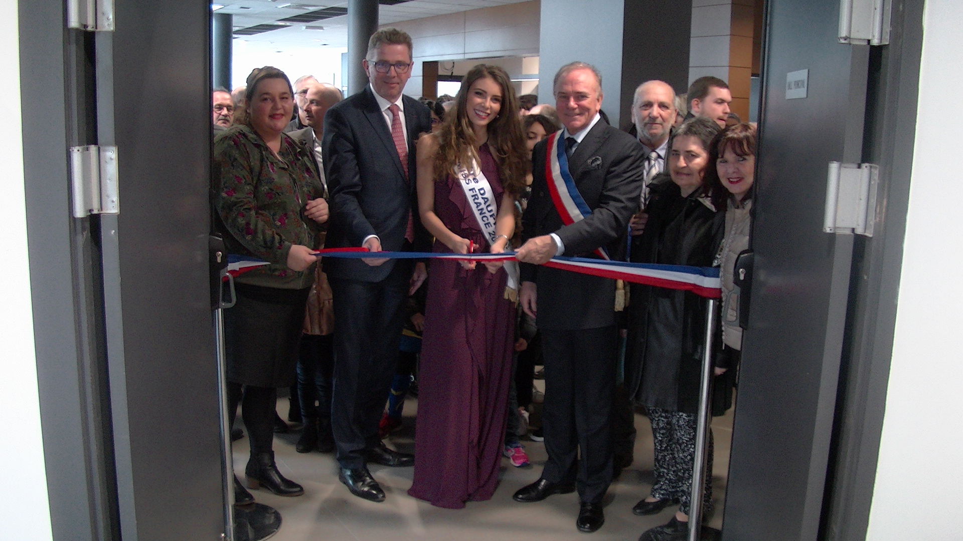 Rose Ferrari, directrice, Gérard Gavory, préfet de la Haute-Corse, Eva Colas, miss Corse et Sauveur Gandolfi Scheit, maire de la ville, ont coupé le tradionnel ruban lors de l'inauguration de la B620.