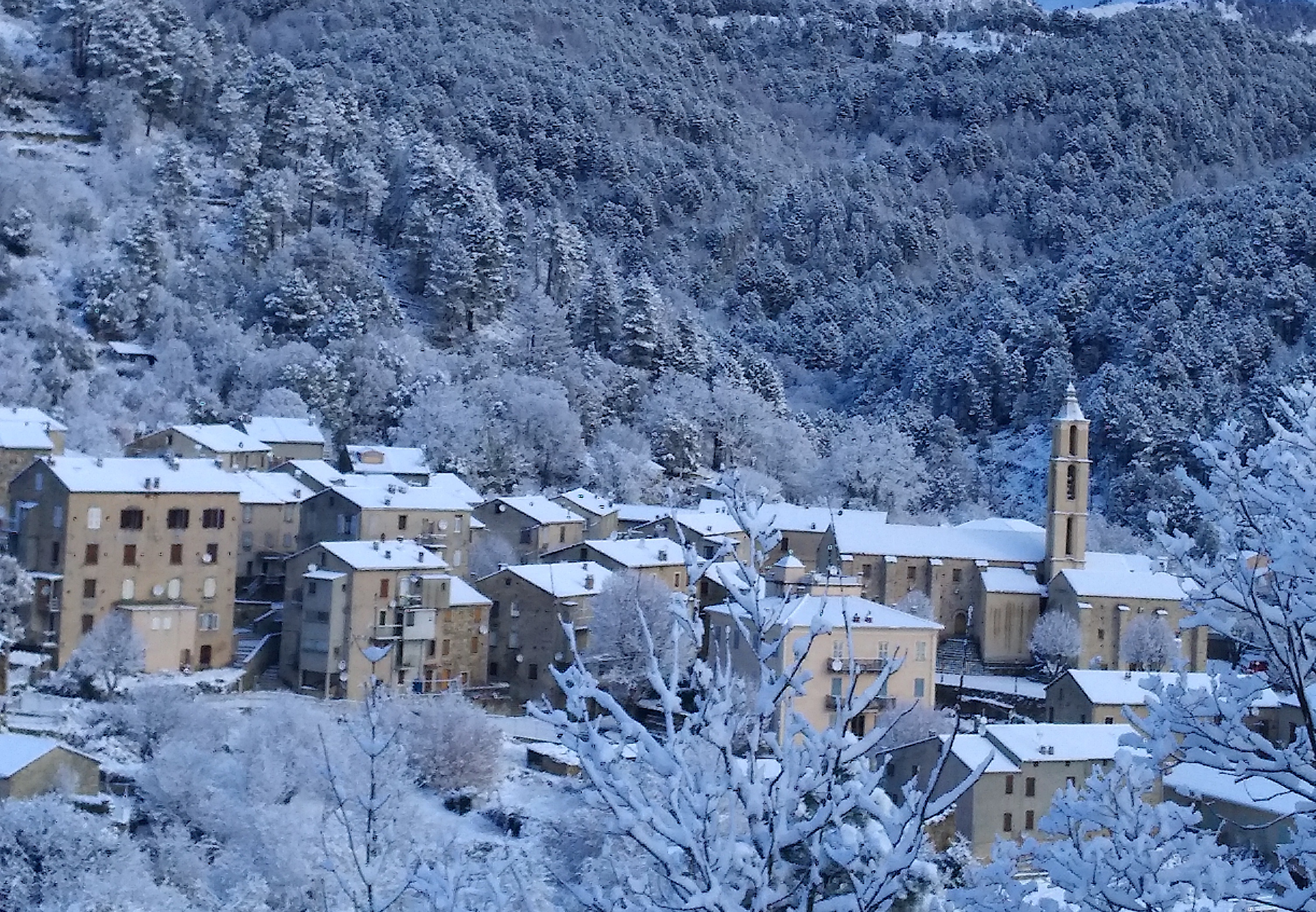 La photo du jour : Ghisoni, dans un décor de carte postale
