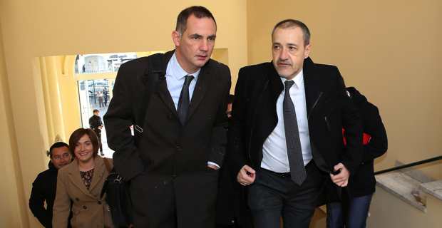 Le président du Conseil exécutif de la Collectivité de Corse, Gilles Simeoni, et le président de l'Assemblée de Corse, Jean-Guy Talamoni, se rendant à la réunion en préfecture d'Ajaccio avec la ministre Jacqueline Gourault. Crédit photo MJT.