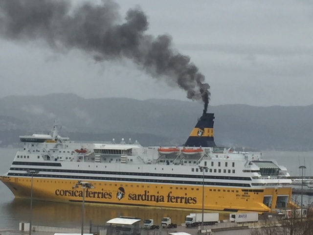 Ajaccio : Fumée qui monte au ciel !