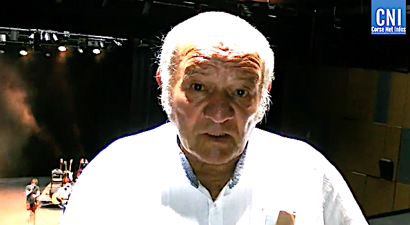 Ghjuvan'Teramu  Rocchi à l'Alb'Oru lors de l'inauguration de la salle qui porte son nom