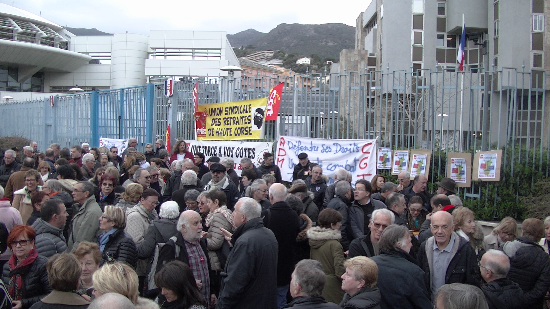 Bastia : Les aides à domicile et les retraités dans la rue