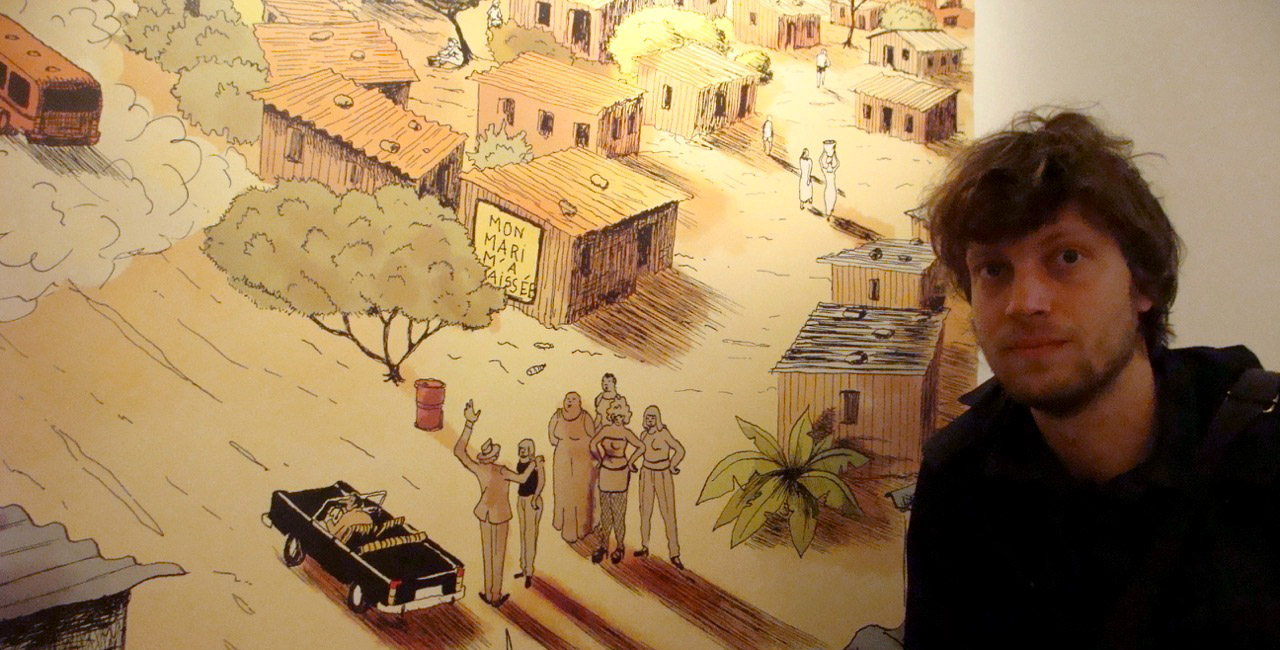 Donatien Mary devant un planche de Commissaire Kouamé - Gallimard 2017