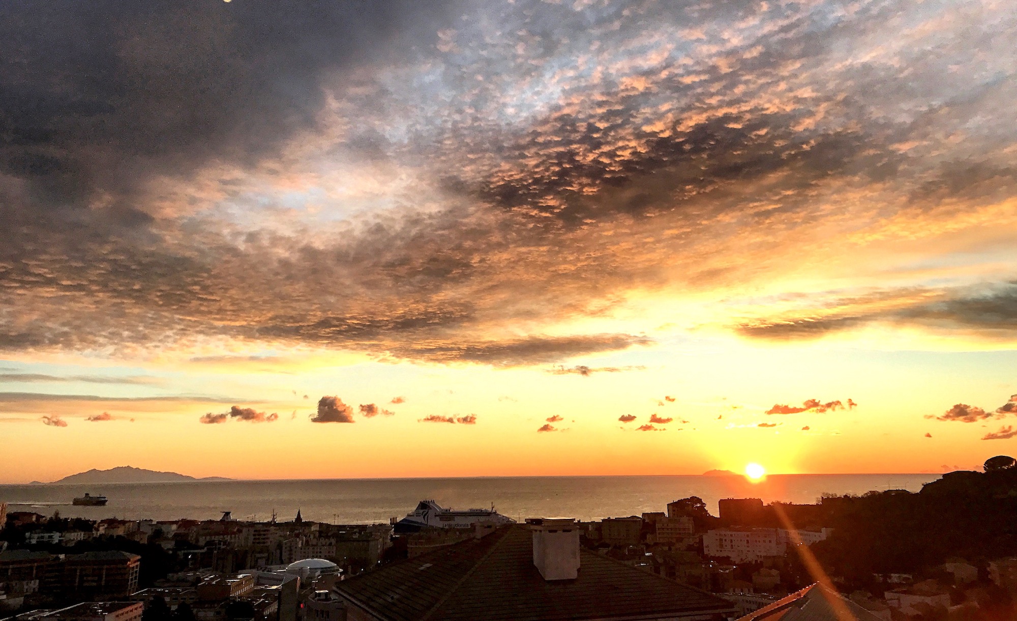 La photo du jour : Lever de Soleil sur la  Tyrrhénienne