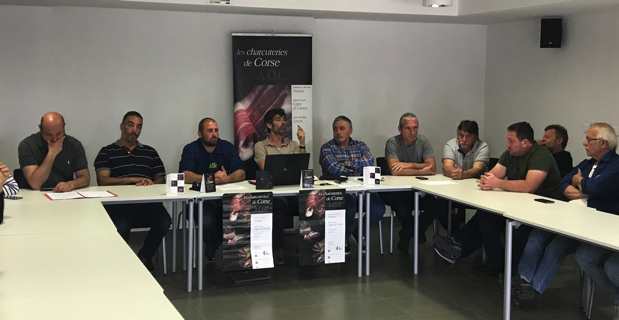 Le syndicat « Salameria corsa », accompagné de Lionel Mortini, conseiller exécutif et président de l'ODARC, et de Joseph Colombani, président de la Chambre régionale d’agriculture et président de la FDSEA de Haute-Corse.