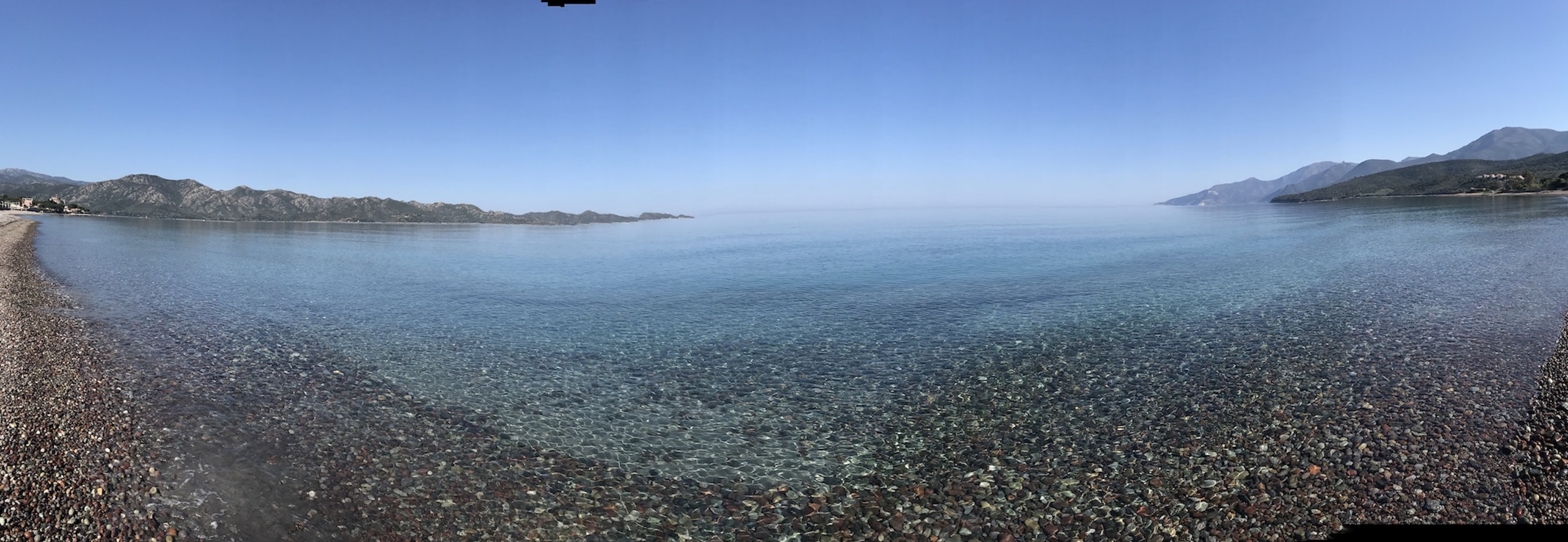 La photo du jour : Les pieds dans l'eau dans le golfe de Saint-Florent