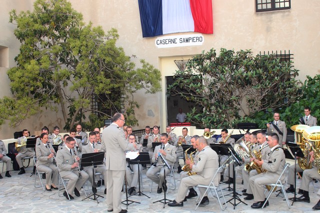 Aubade de la musique des parachutistes dans la Citadelle de Calvi