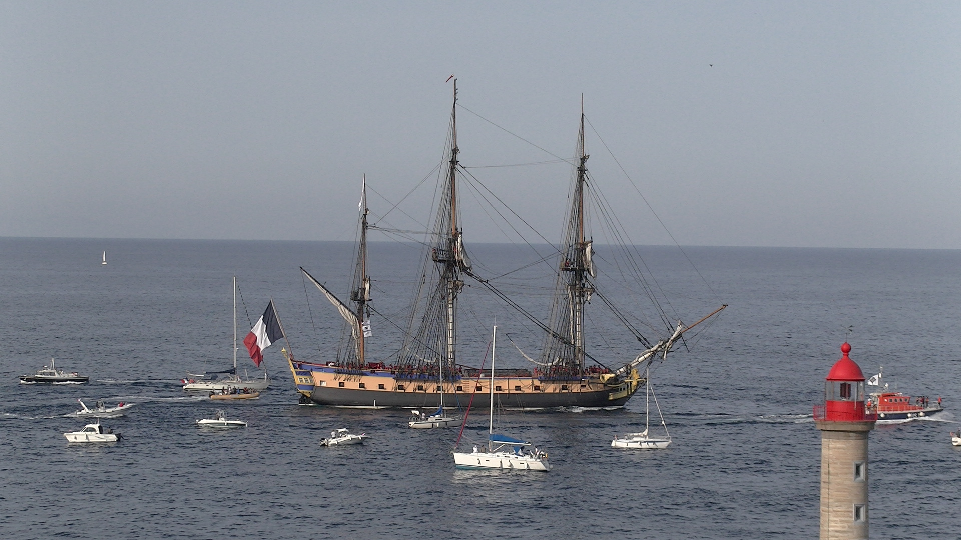 Bastia : L'Hermione s'en est allée...