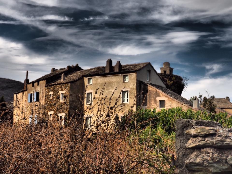 La photo du jour :  Sous les nuages noirs, l'âme de Balba