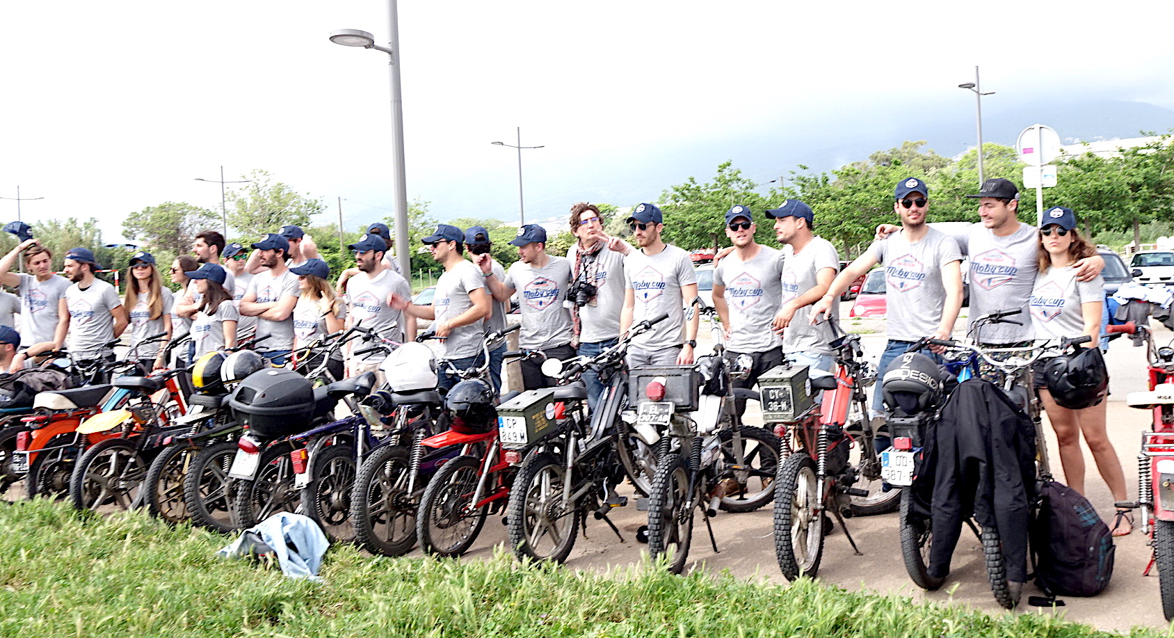 Bastia : Les mobeurs marseillais de la Moby'Cup nettoient la plage de A Rinella