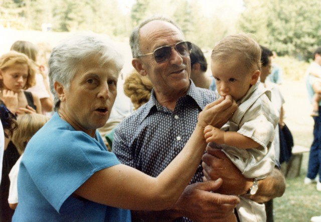 Léo Massiani accompagné par sa chère épouse  Marcelle, née Acquaviva au cours d'une célébration familiale