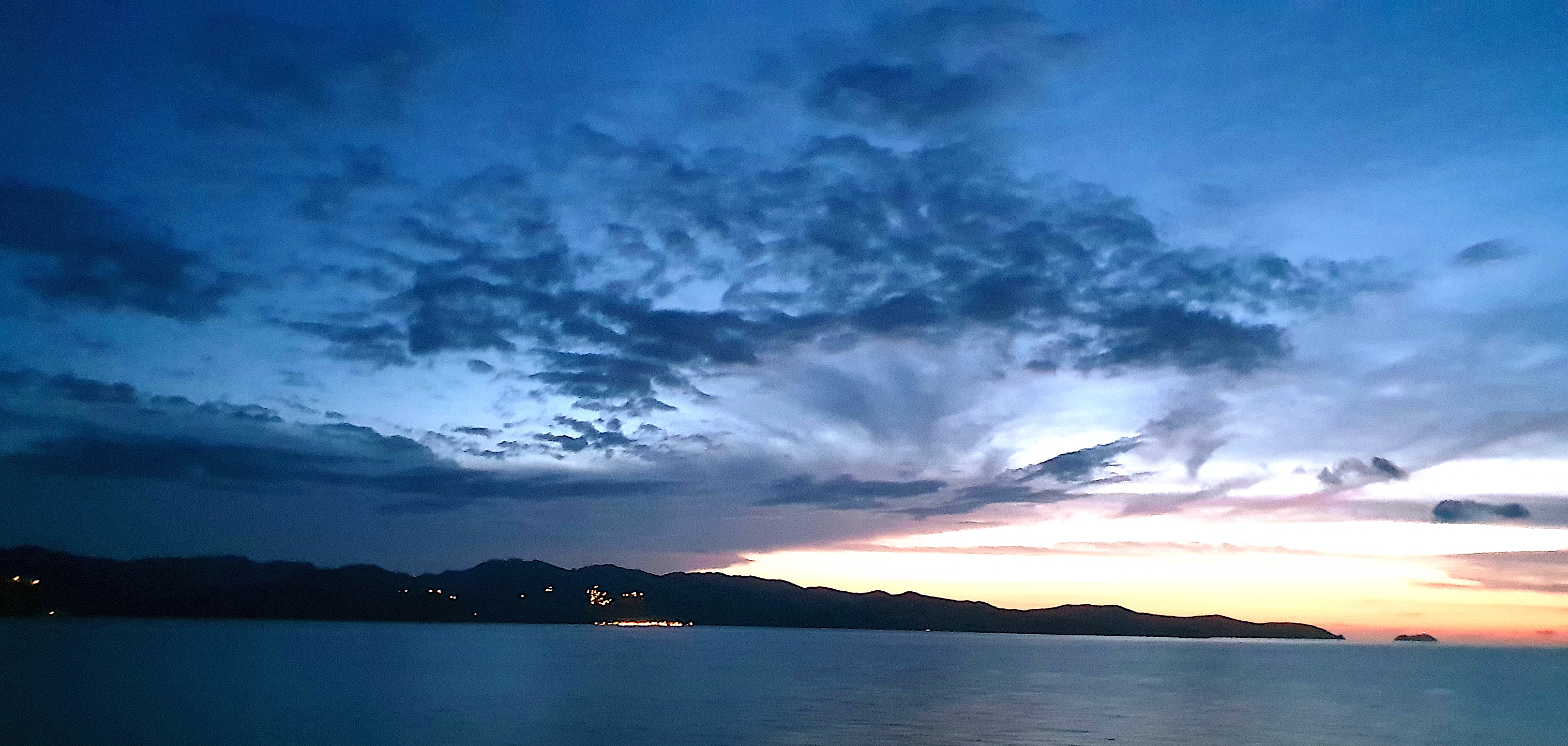 La photo du jour : Le Cap Corse au crépuscule