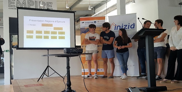 L'équipe "Les régions d’Epicure" Classe de 1ère Technologique du Lycée Fesch d’Ajaccio présentant son projet