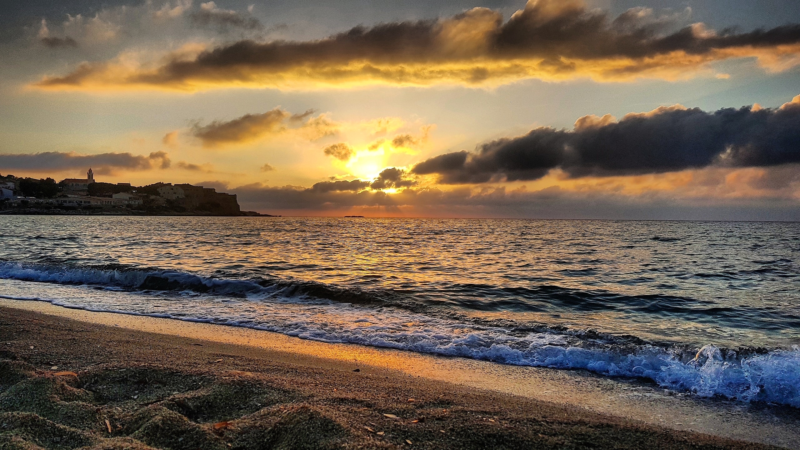 La photo du jour : Coucher de Soleil sur Algaghjola…