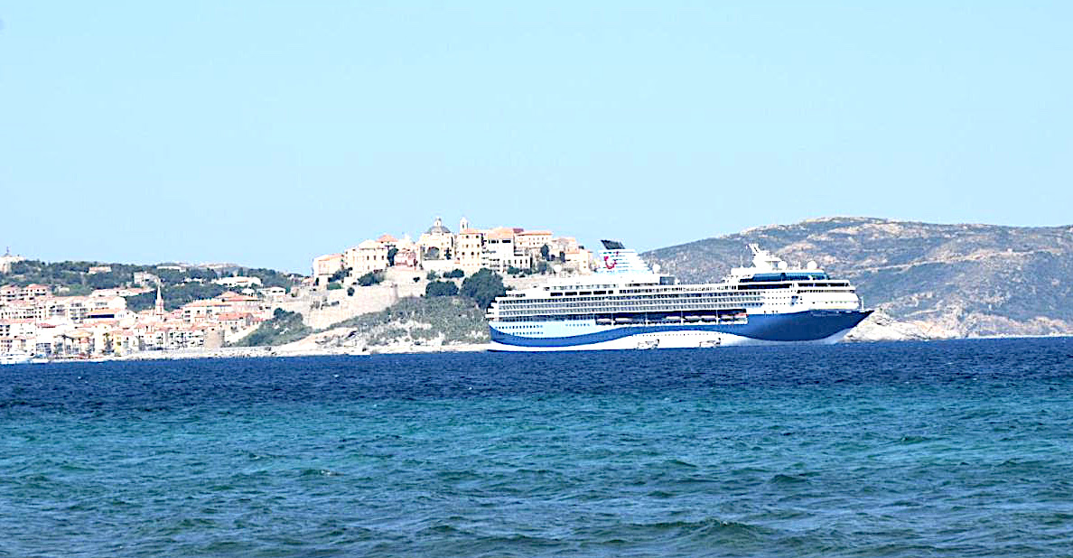 La photo du jour :  A Calvi la saison est lancée…