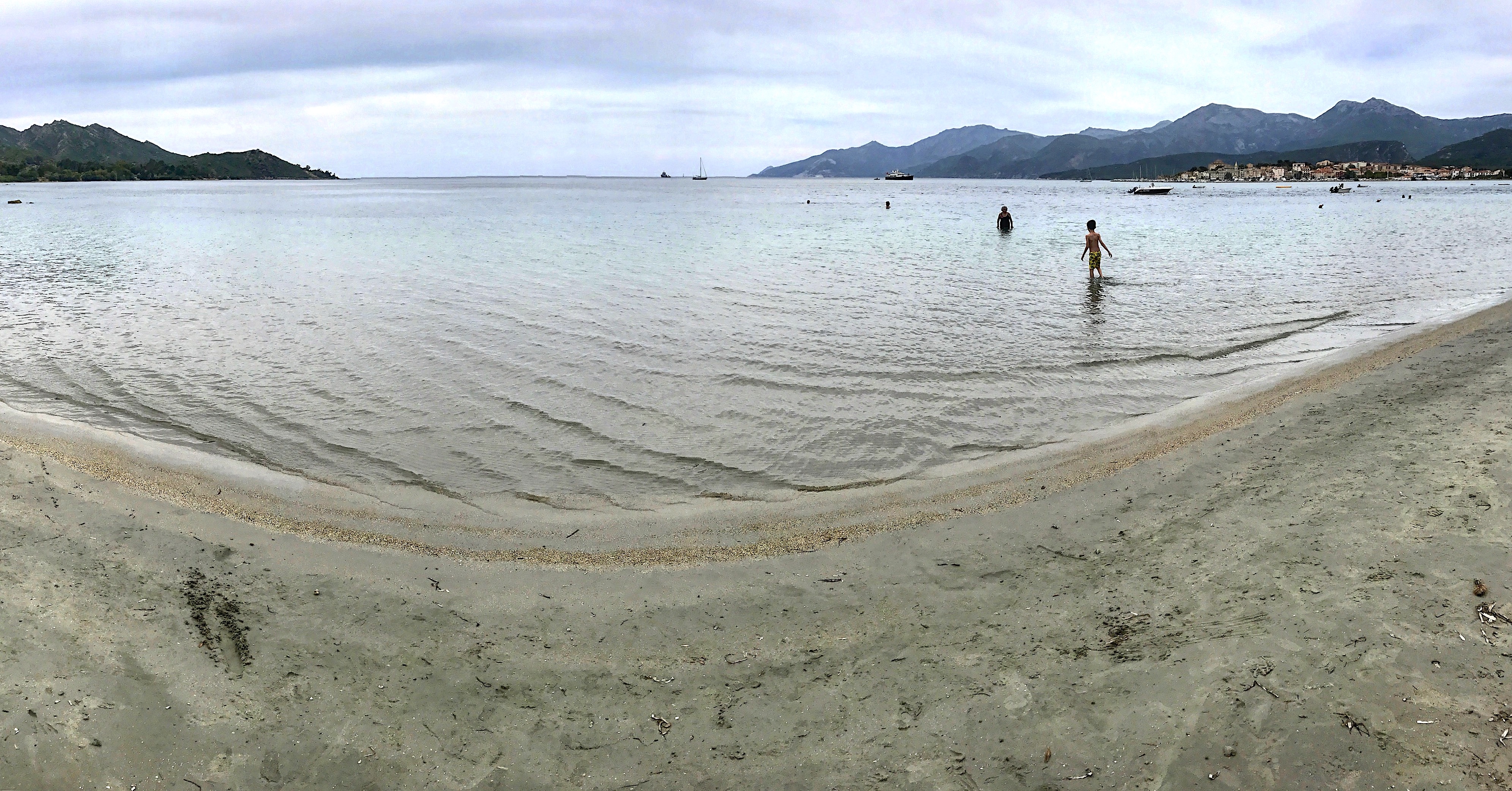 La photo du jour : Bain matinal dans le golfe de Saint-Florent