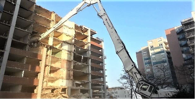 Illustration: "pelle à grand bras"