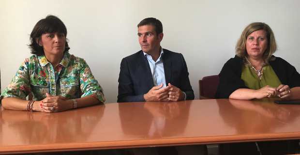Le président du groupe Per l’Avvene à l’Assemblée de Corse,  Jean-Martin Mondoloni, et deux de ses colistières, Christelle Combette et Marie-Thérèse Mariotti.