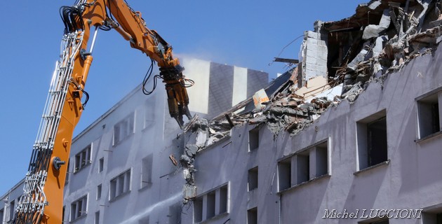 Ajaccio : "Barre Mancini", Jour 1 d'une démolition annoncée