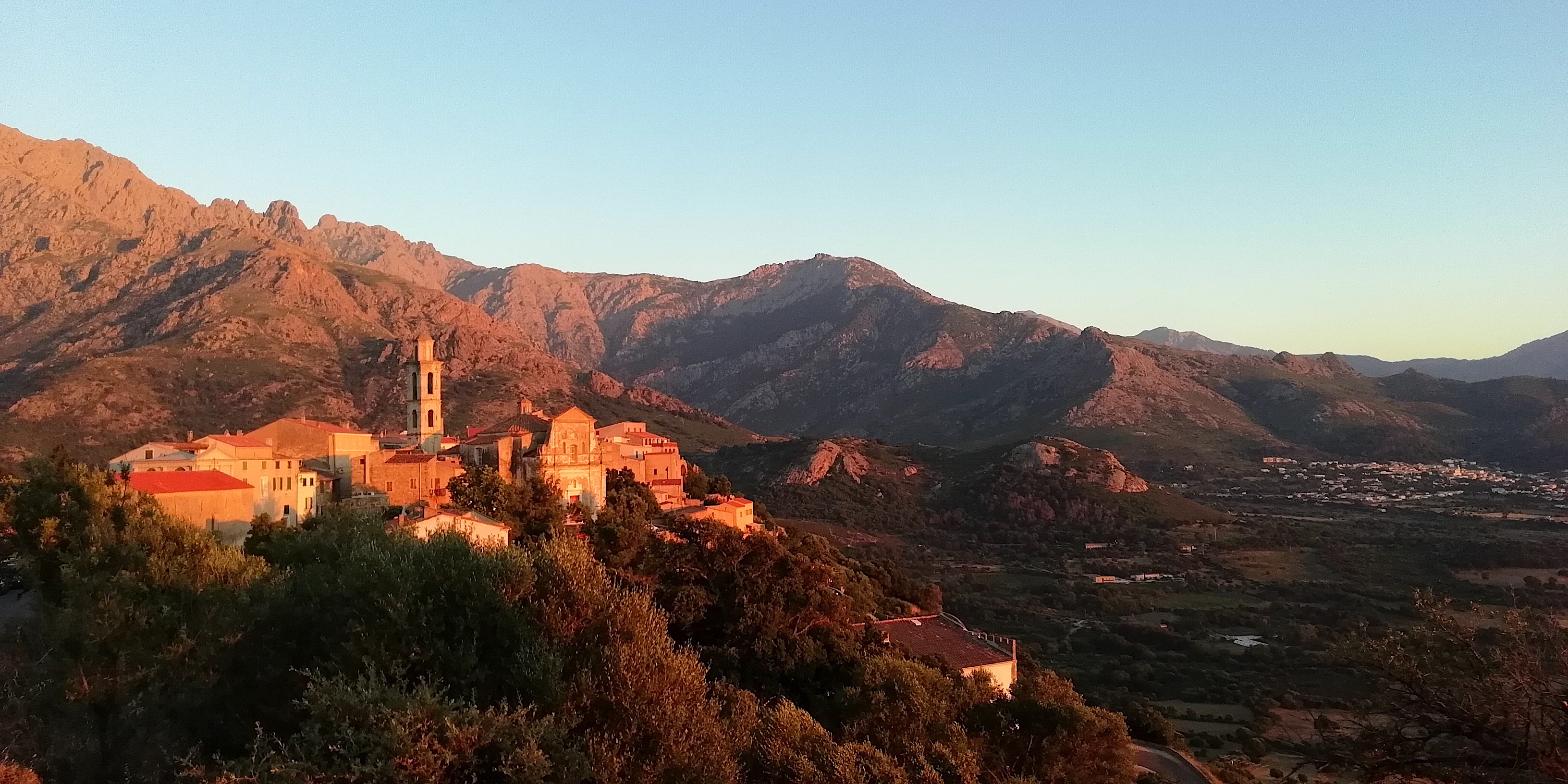 La photo du jour :   Coucher de soleil sur Monte Maiò et le Monte Grossu