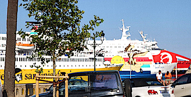 La plus grande parte des voyageurs vient en bateau, notamment via le port de Bastia (CNI)
