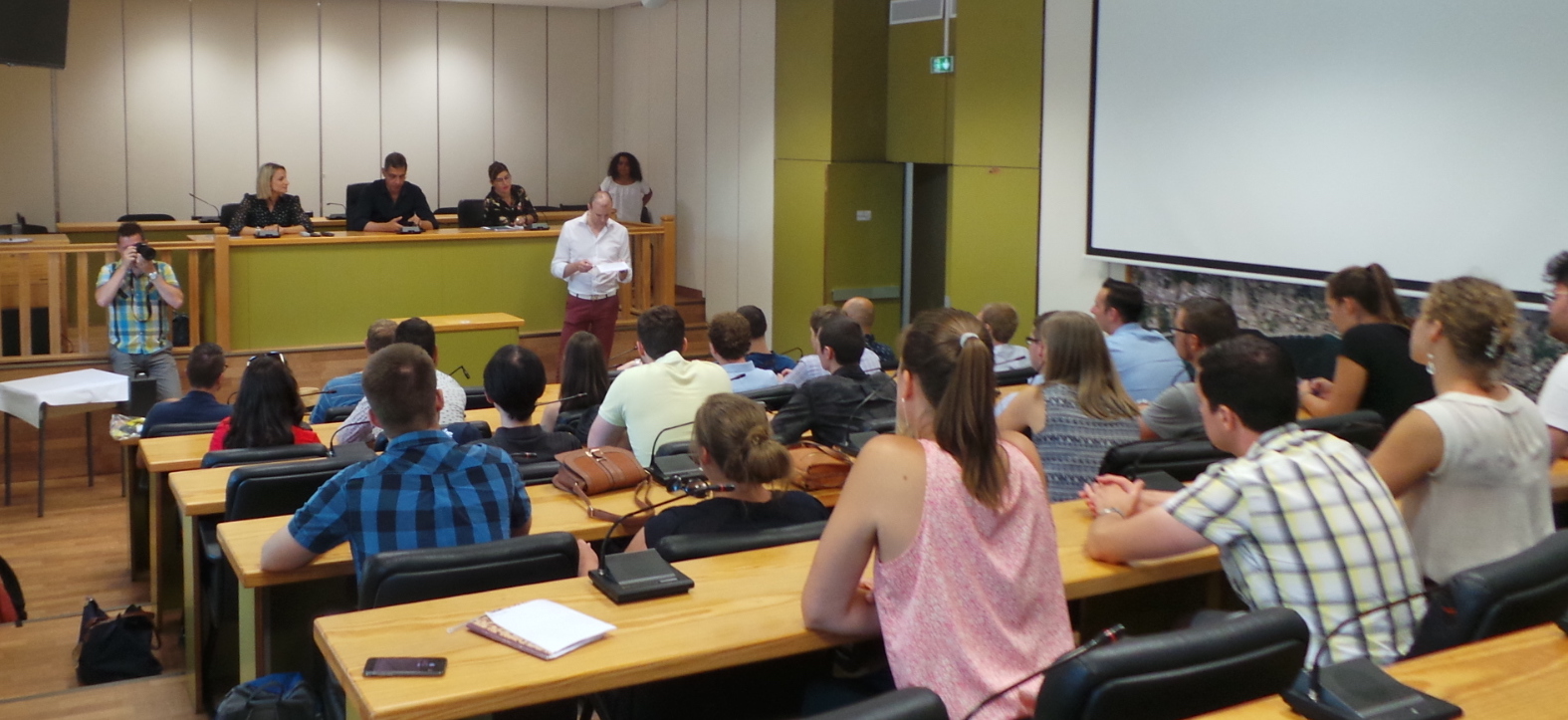 Une délégation de jeunes indépendantistes flamands accueillie à la mairie de Bastia