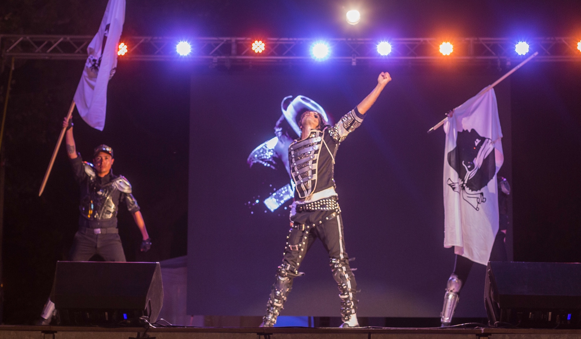 Ben Jack'son enflamme Lisula