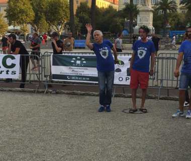 Certains n'ont pas hésiter à délaisser le ballon rond pour des balles plus lourdes !