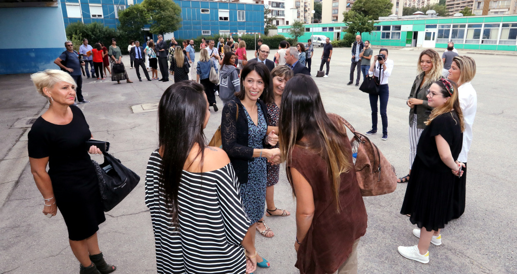 Julie Benetti, rectrice de l’Académie de Corse a débuté le tour des établissements de l’île par le collège des Padule (Photo Michel Luccioni)