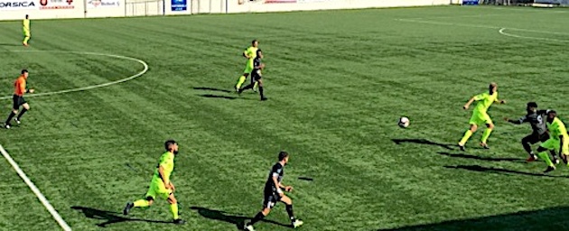 Furiani, en noir, est venue à bout d'une solide équipe de Saint Malo