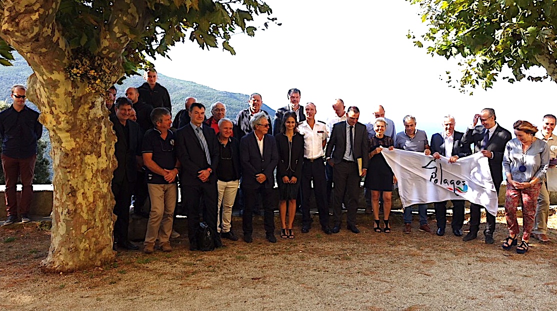 Anthony Hottier le maire de Barrettali, première commune signataire de Corse, avait organisé cette cérémonie de signature à la confrérie du village. @MairieSaintFlorent